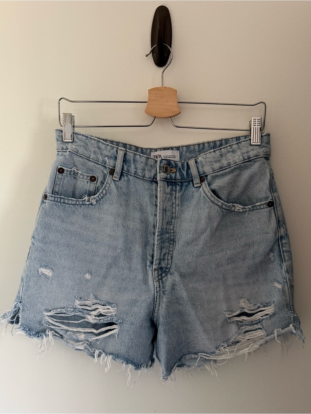 Zara Light Wash Distressed Denim Women’s Shorts